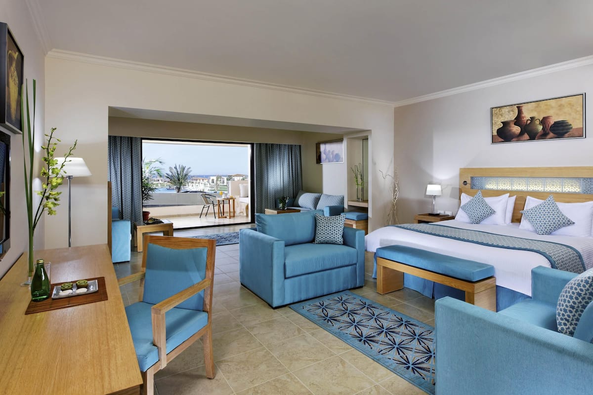 Minibar, in-room safe, desk, soundproofing