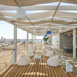2 bares/lounges, bar ao lado da piscina, bar na praia