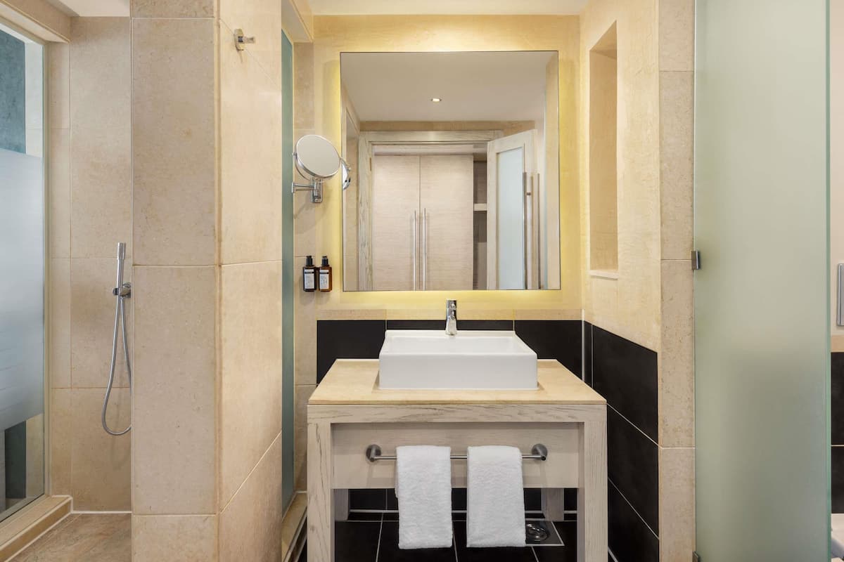 Minibar, in-room safe, desk, soundproofing