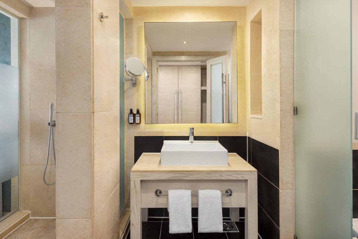 Minibar, in-room safe, desk, soundproofing