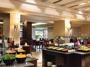 Desayuno buffet todos los días (con cargo) 