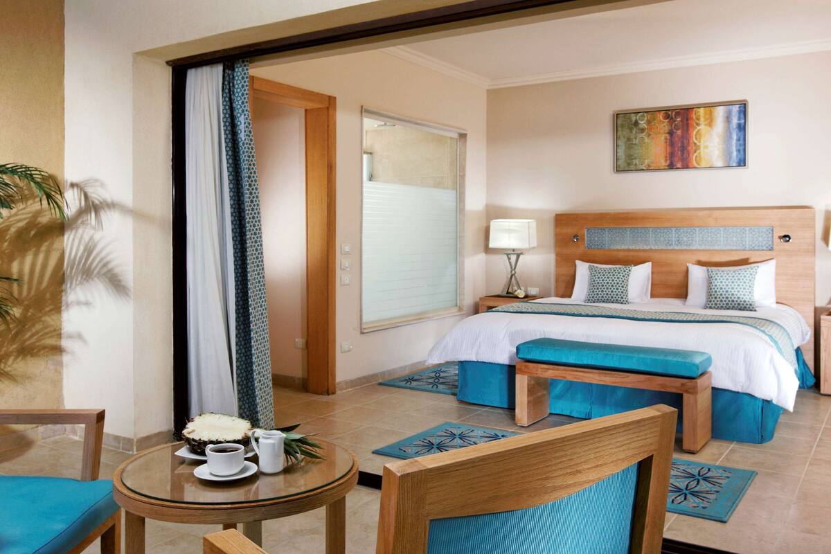 Minibar, in-room safe, desk, soundproofing