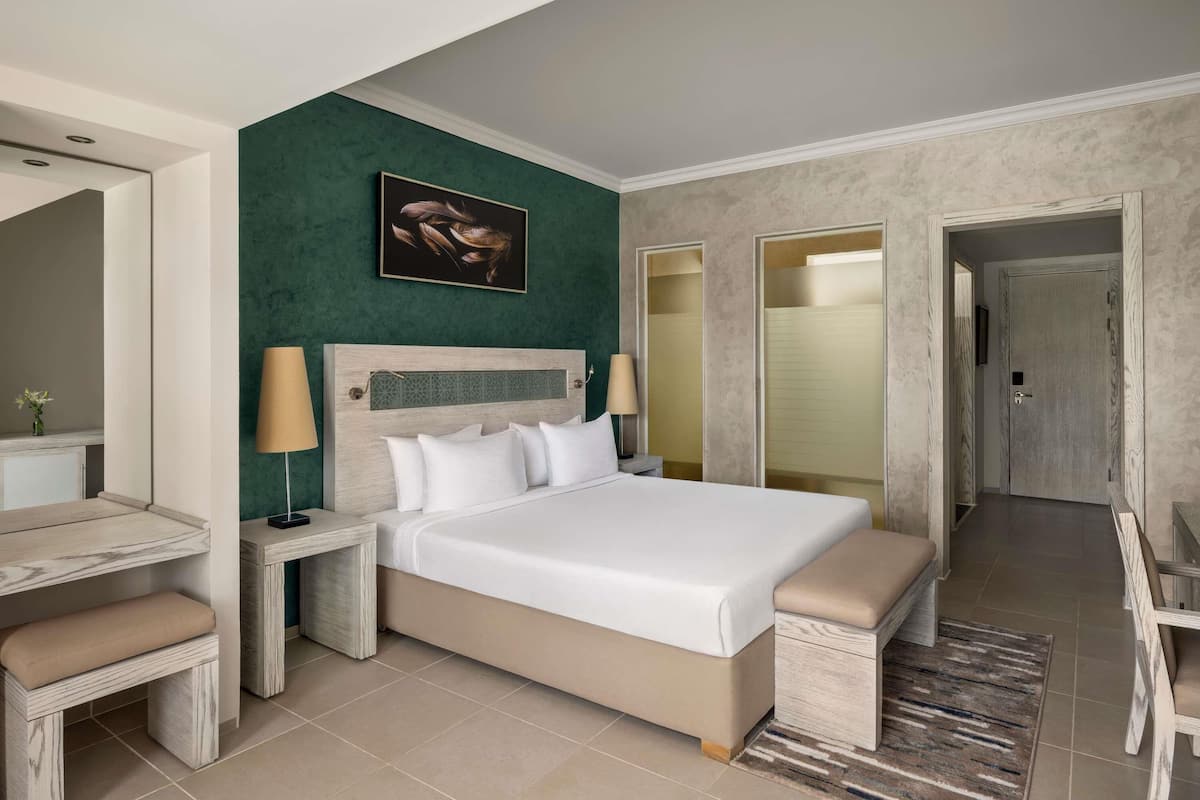 Minibar, in-room safe, desk, soundproofing