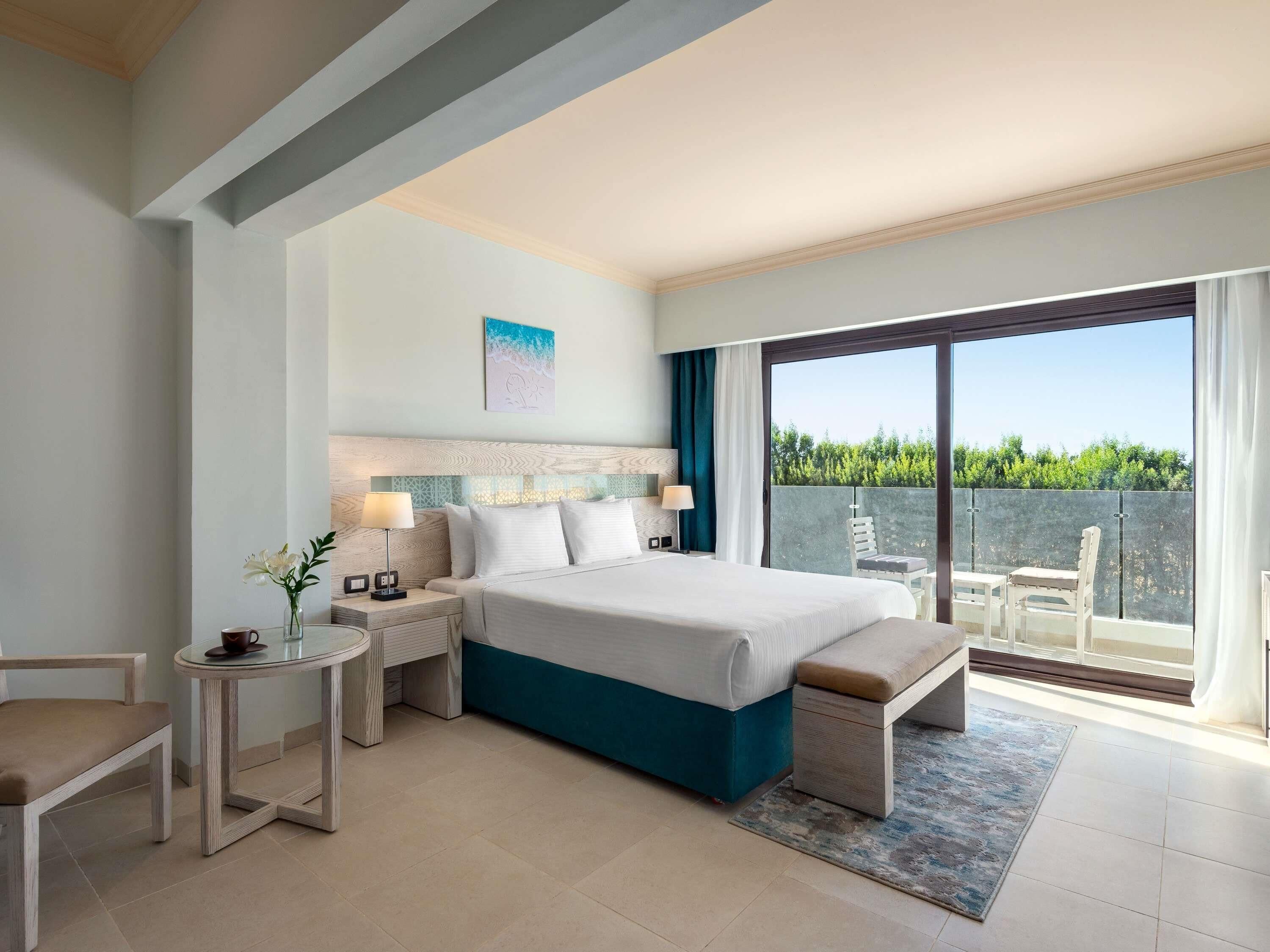 迷你吧、客房內保險箱、書桌、隔音