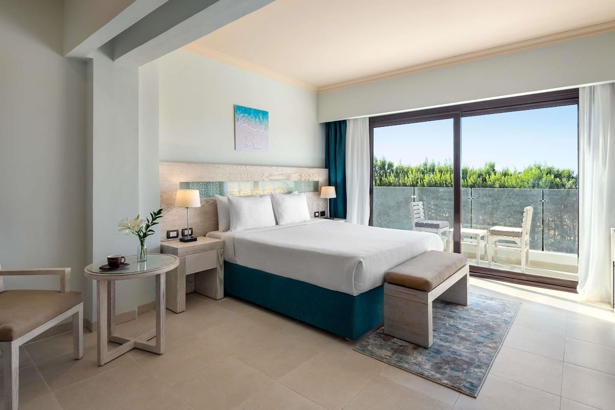 Minibar, in-room safe, desk, soundproofing