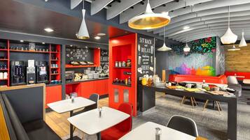 Morgenmadsbuffet hver dag (13.50 GBP pr. person)