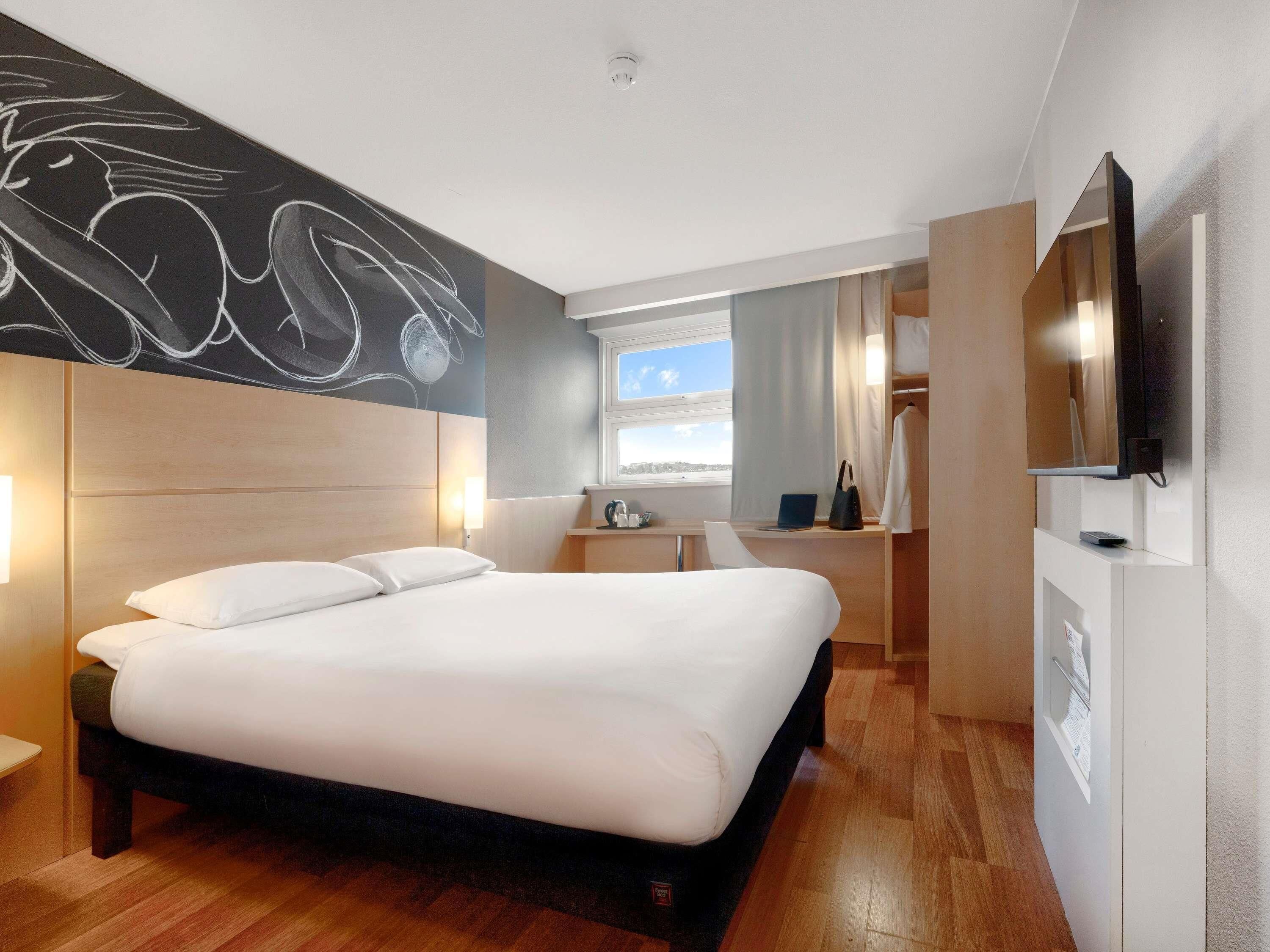 標準雙人房, 1 張標準雙人床 | 記憶床墊、客房內保險箱、書桌、遮光布/窗簾