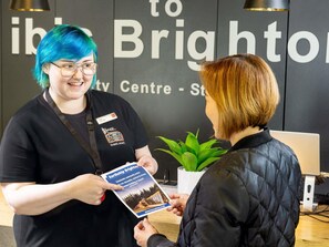 Perhehuone, useita sänkyjä | Memory foam -patjalliset sängyt, tallelokero huoneessa, työpöytä