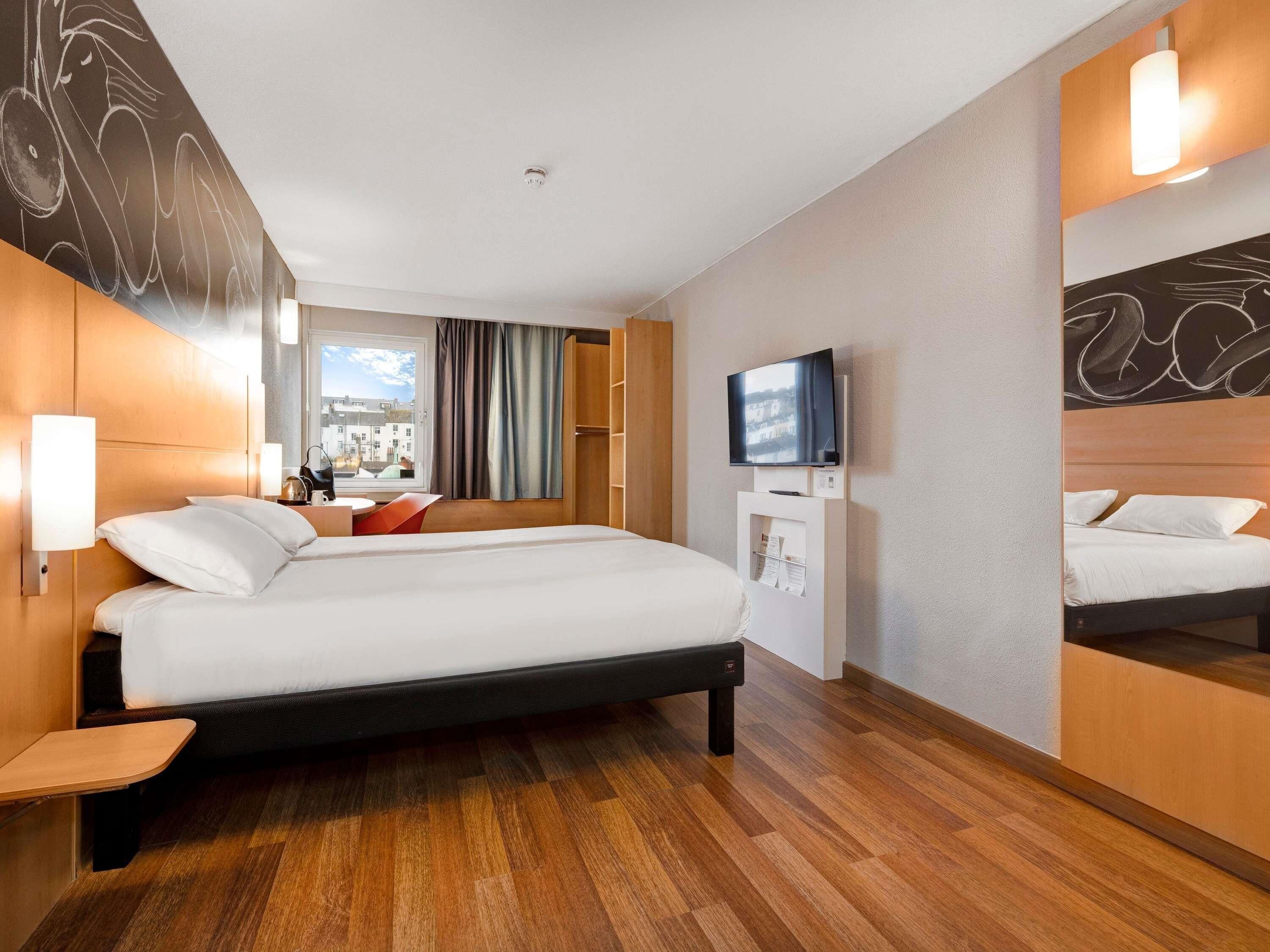 記憶床墊、客房內保險箱、書桌、遮光布/窗簾