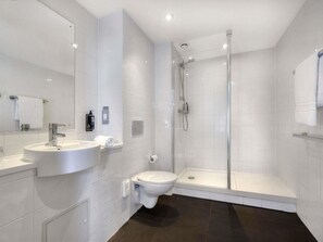 Memory-foam beds, in-room safe, desk, blackout curtains - ibis Brighton City Centre - Station (Brighton)