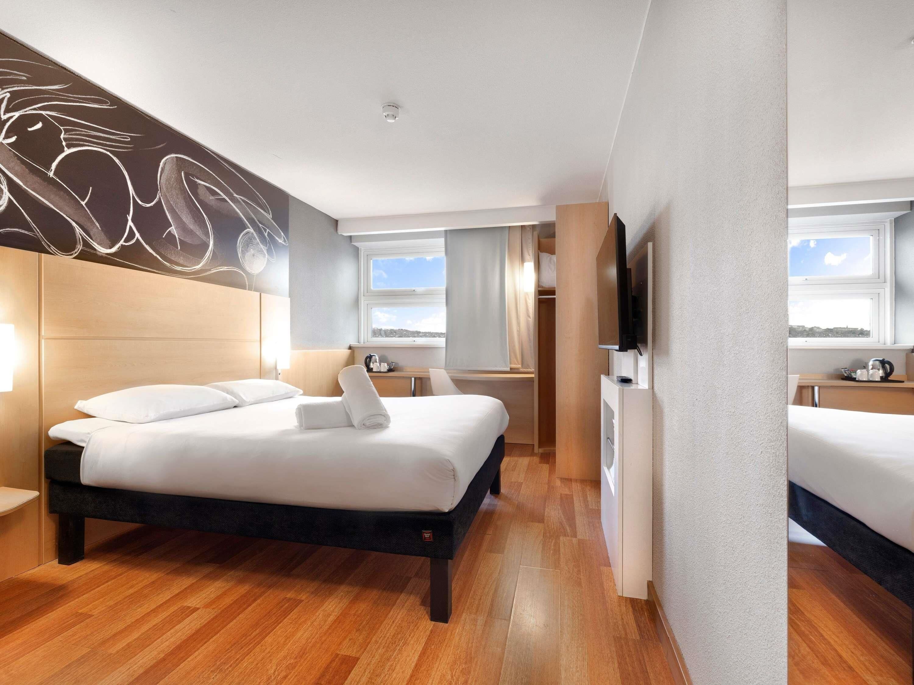 Standard Double Room, 1 Double Bed | Memory foam beds, in-room safe, desk, blackout drapes