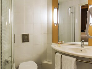 Double Room, 1 Double Bed | Premium bedding, minibar, in-room safe, desk - Hotel ibis Lagos Ikeja (Lagos)