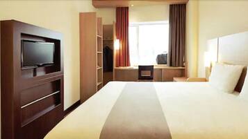 Minibar, caja fuerte, escritorio y sistema de insonorización