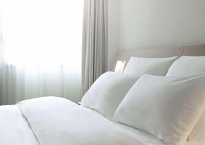 ミニバー、セーフティボックス (室内)、デスク、防音設備