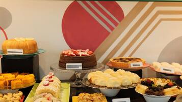 Café da manhã com buffet todos os dias mediante uma taxa