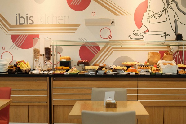 Daily buffet breakfast for a fee