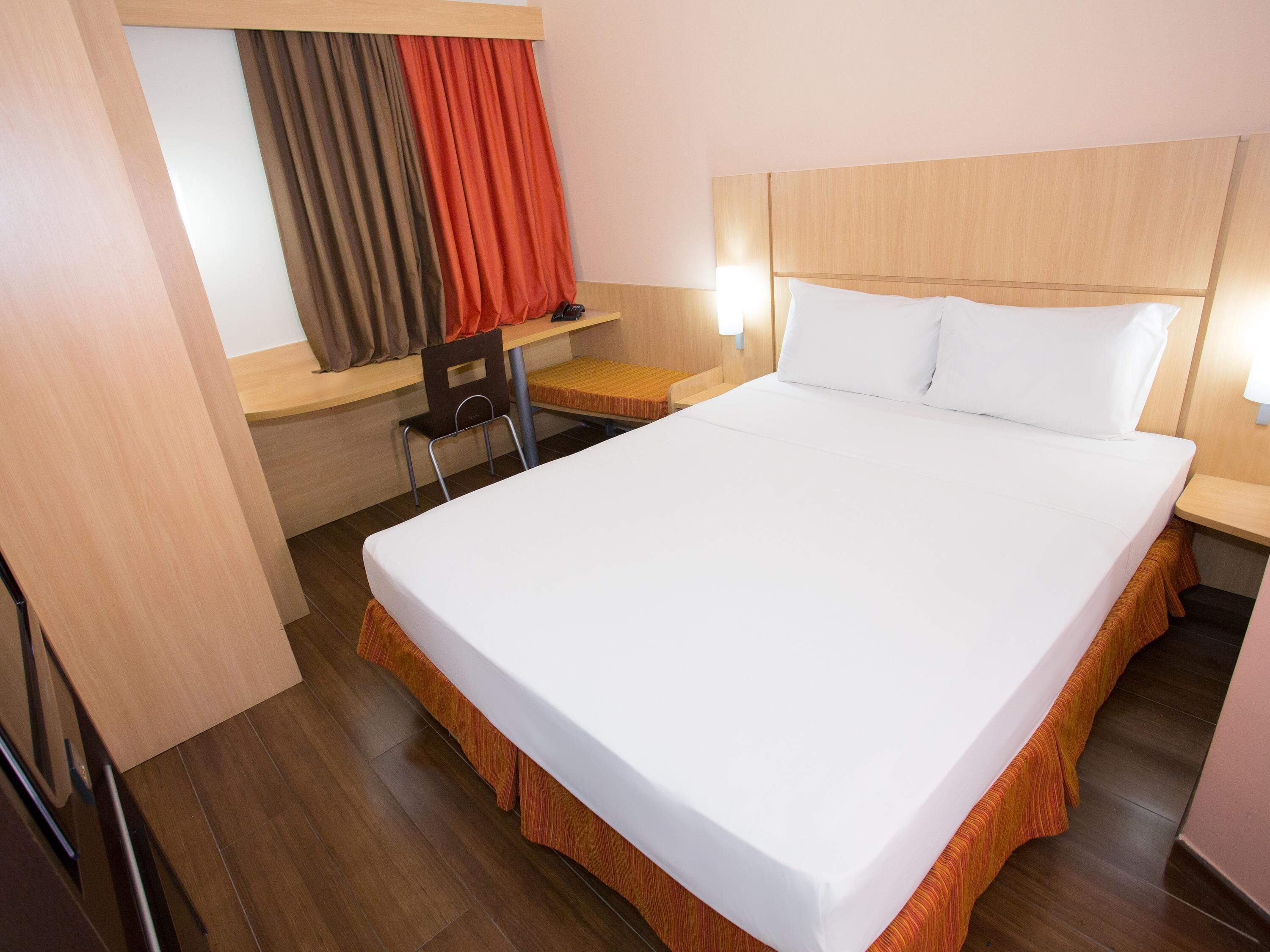 Standard Room, 1 Double Bed | Minibar, in-room safe, desk, soundproofing