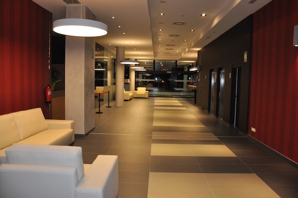 Coin salon dans le hall