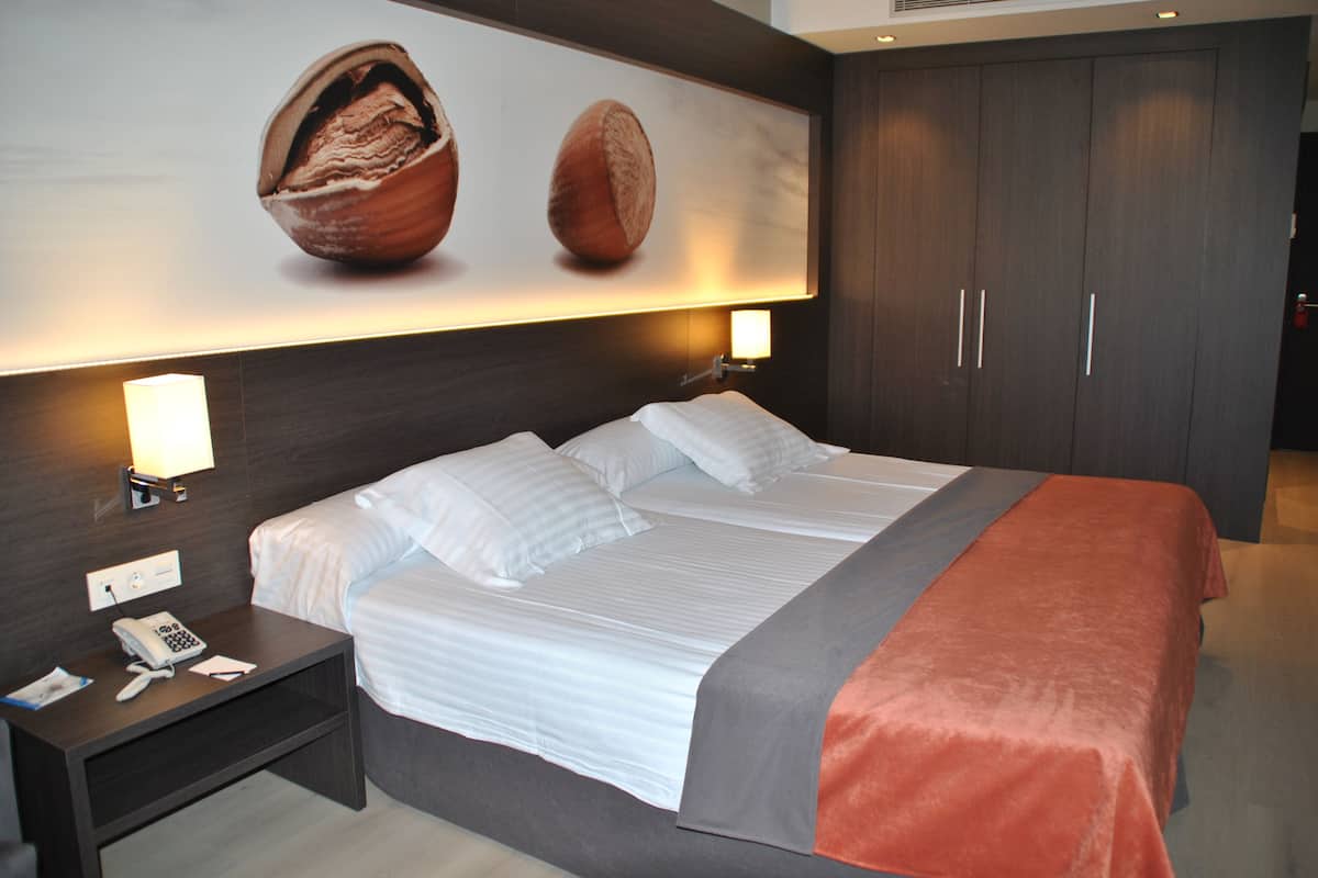 in-room safe, individually decorated, individually furnished, desk