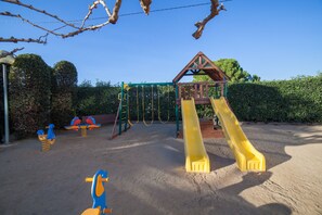Children’s play area – outdoor