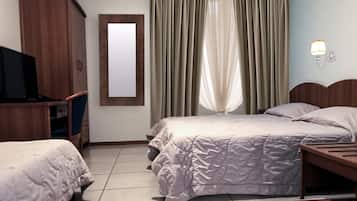 Standaard driepersoonskamer, 3 eenpersoonsbedden | Een minibar, gratis wifi, beddengoed