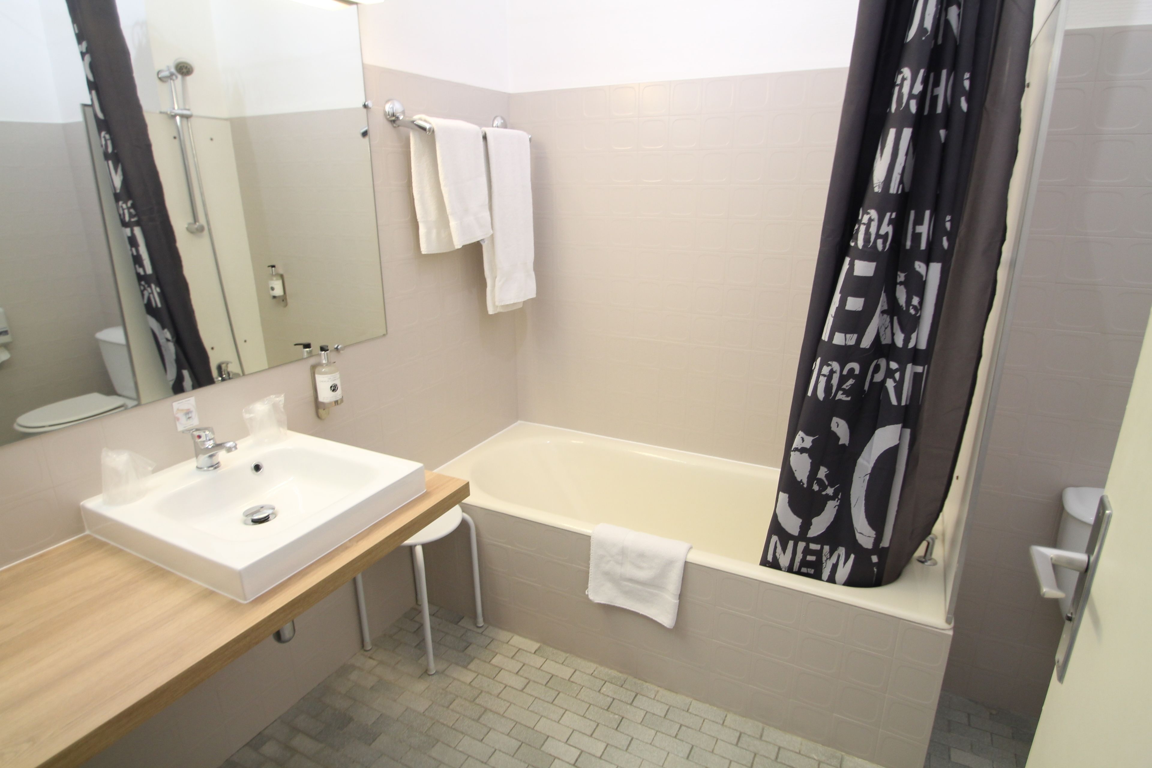 Foto - Adonis Lyon Est Hôtel Artys