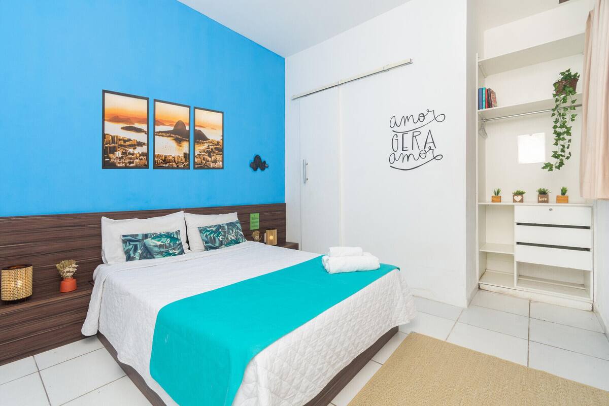 In-room safe, WiFi (free)