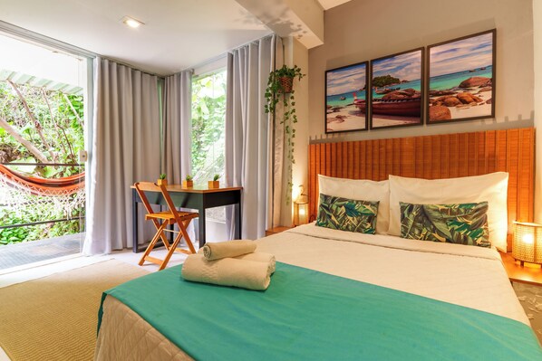 In-room safe, free WiFi, bed sheets - Bamboo Rio Hostel (Rio de Janeiro)