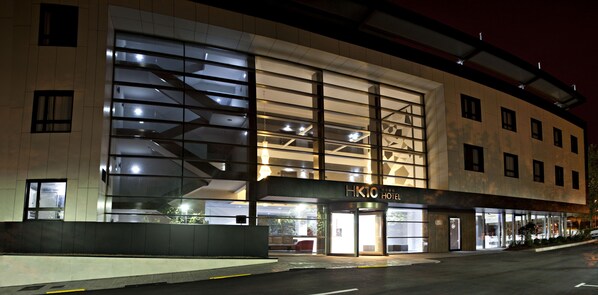 Façade de l’hébergement - soirée/nuit