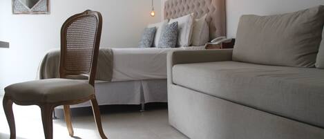 Deluxe Suite | In-room safe, laptop workspace, blackout drapes, rollaway beds