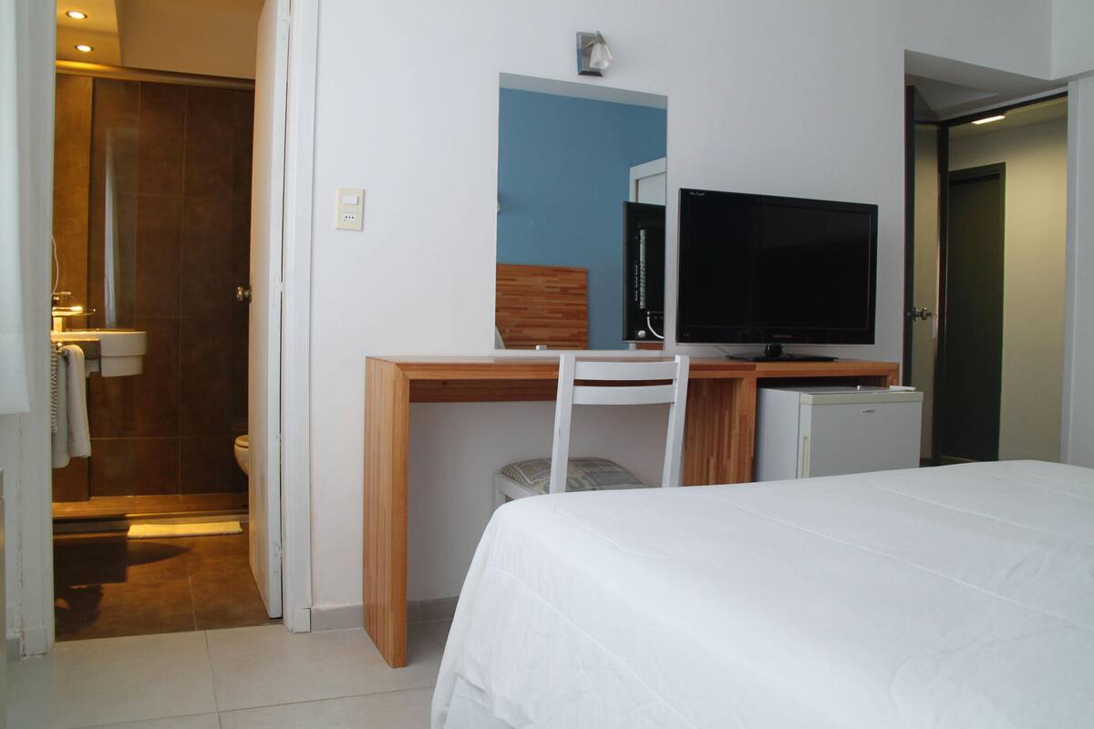 In-room safe, laptop workspace, blackout drapes