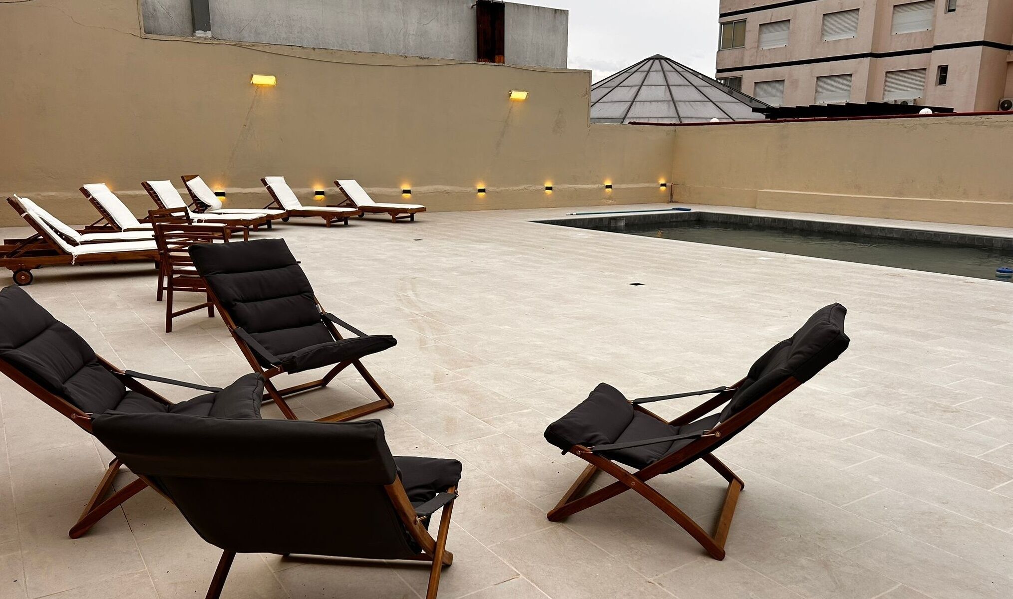 Triple Room | Living area | 32-inch LED TV with cable channels, TV