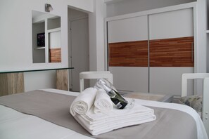 Superior Room | In-room safe, laptop workspace, blackout curtains, rollaway beds - Hotel Florinda (Punta del Este)