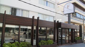 Fachada de la propiedad