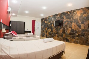 In-room safe, desk, laptop workspace, soundproofing - Don Horacio Hotel Selvatico (Puerto Iguazú)