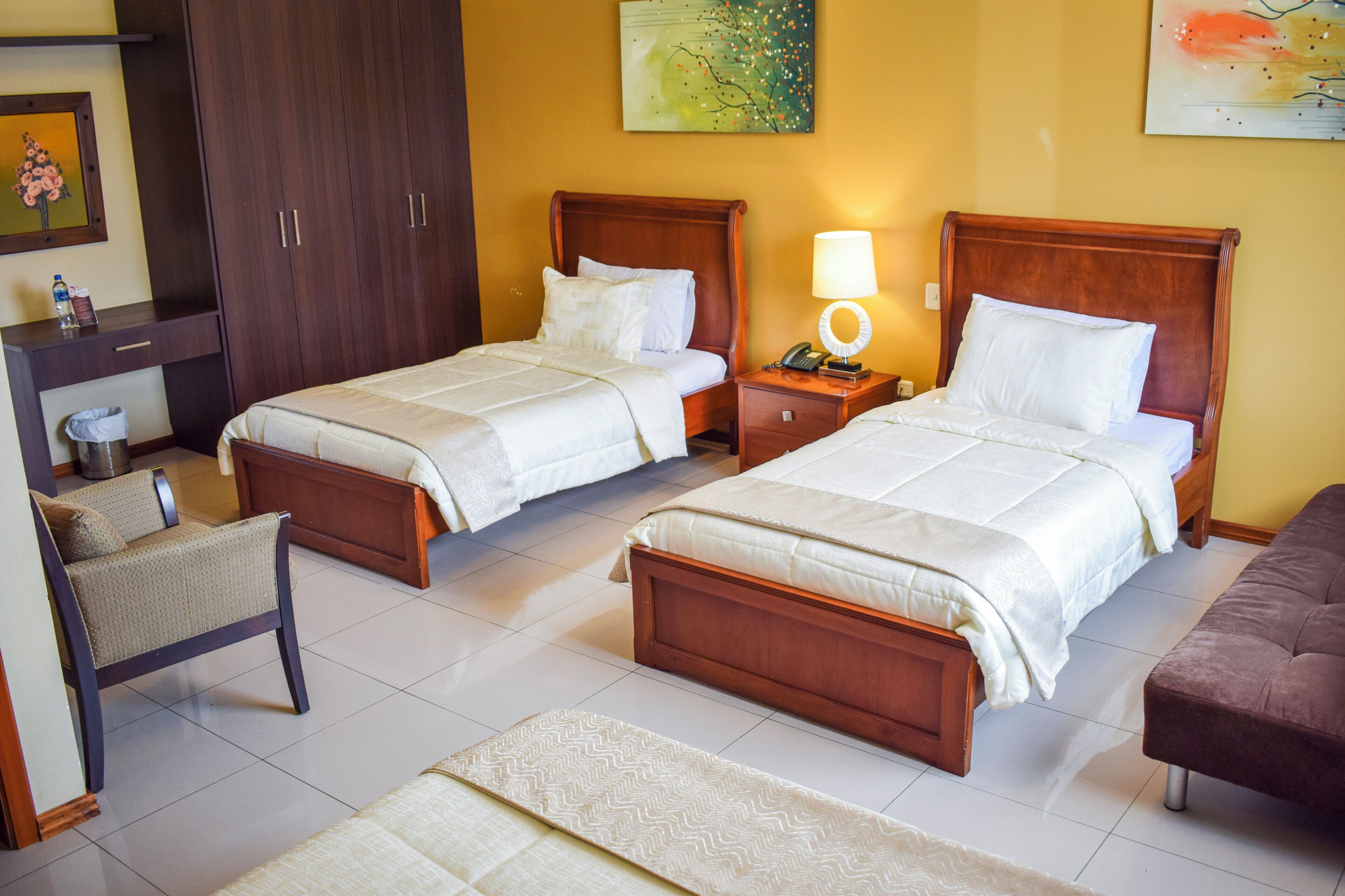 家庭四人房, 独立浴室 | 特色装修、特色家居、办公桌、熨斗/熨板