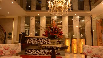 Lobby lounge