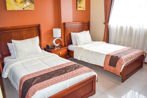Basic Double or Twin Room, Private Bathroom | Individually decorated, individually furnished, desk, iron/ironing board - Alejandrina Hotel (Cuenca)