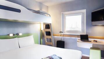Triple (Double bed and Single Bunk) | Desk, blackout drapes, soundproofing, free WiFi