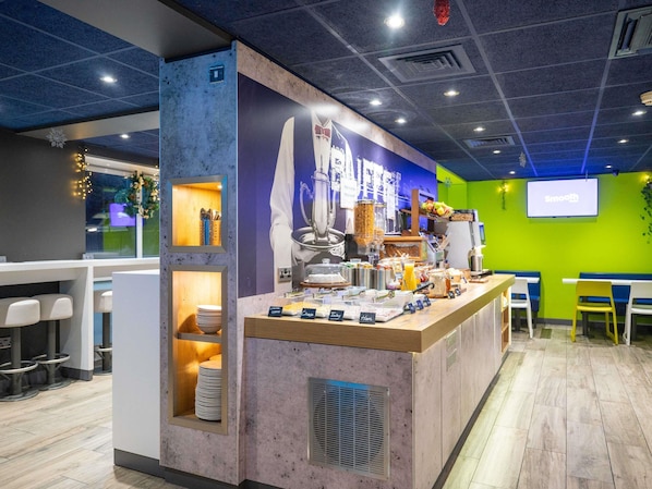 Dagelijks ontbijtbuffet (GBP 8.5 per persoon)