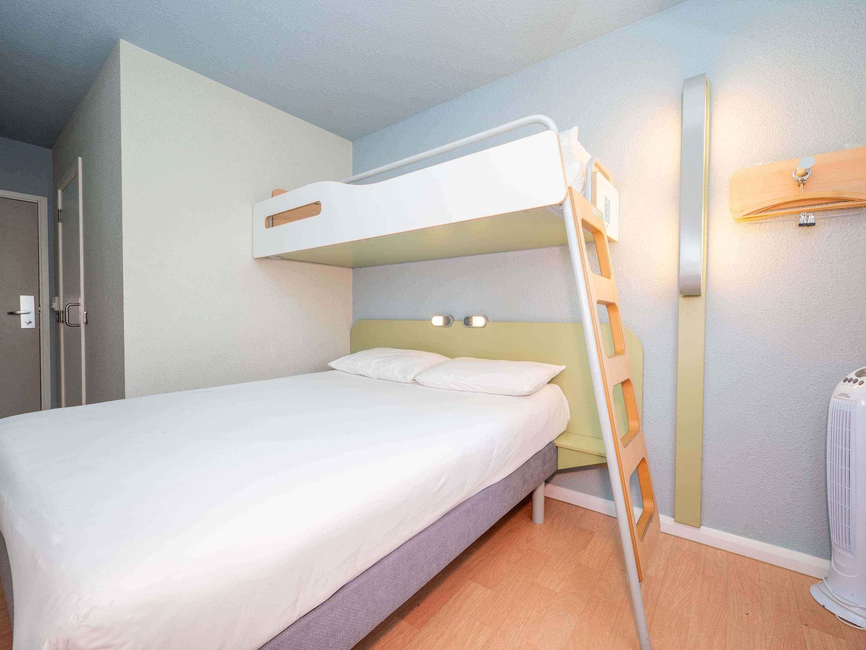 Quarto casal | Escrivaninha, cortinas blackout, quartos à prova de som