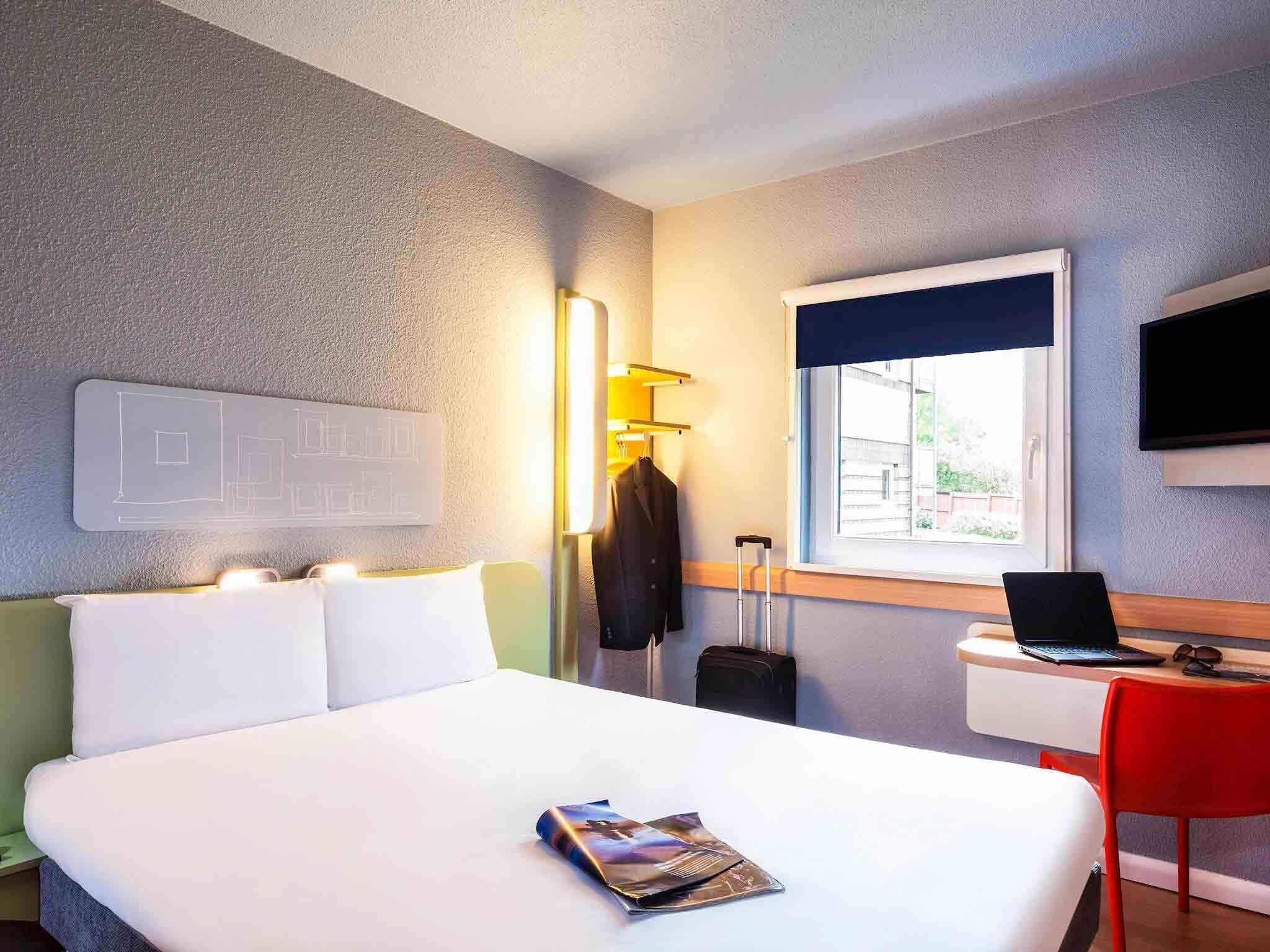 Double Room, 1 Double Bed | Desk, laptop workspace, blackout drapes, soundproofing