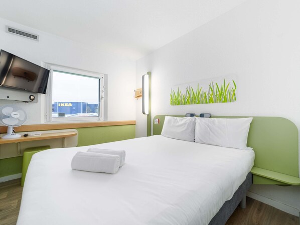 Habitación doble clásica, 1 cama matrimonial | Escritorio, wifi gratis y ropa de cama 