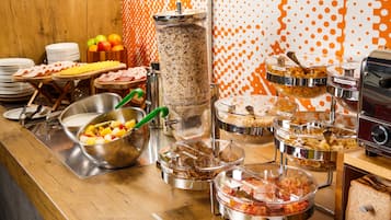 Daily continental breakfast (GBP 8.50 per person)