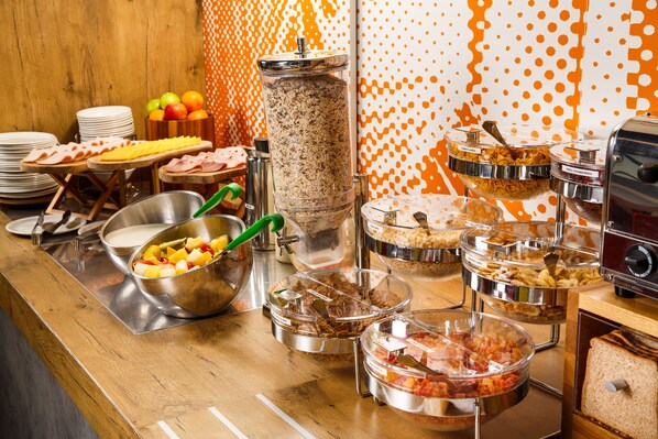 Daily continental breakfast (GBP 8.50 per person)