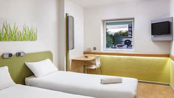 1 bedroom, desk, free WiFi, bed sheets