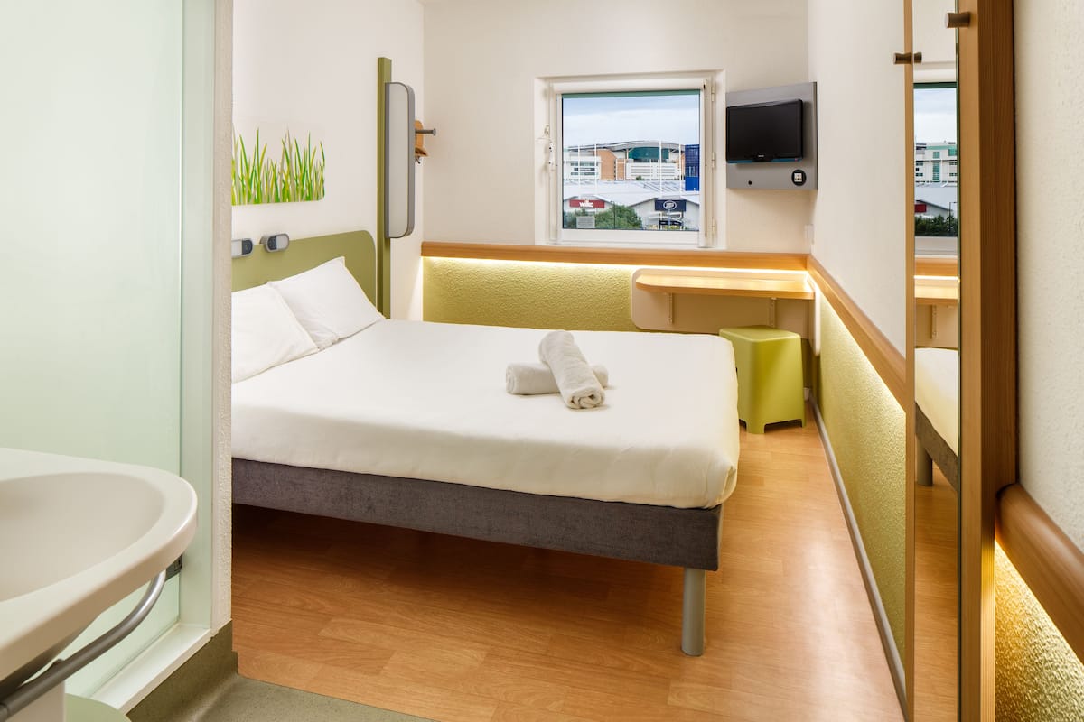 classic double room, 1 double bed | 1 bedroom, desk, free wifi, bed sheets