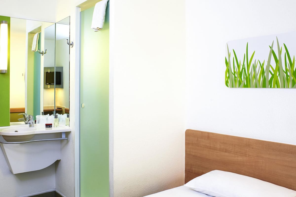Doppelzimmer, 1 Doppelbett | Schreibtisch, kostenloses WLAN, Bettwäsche
