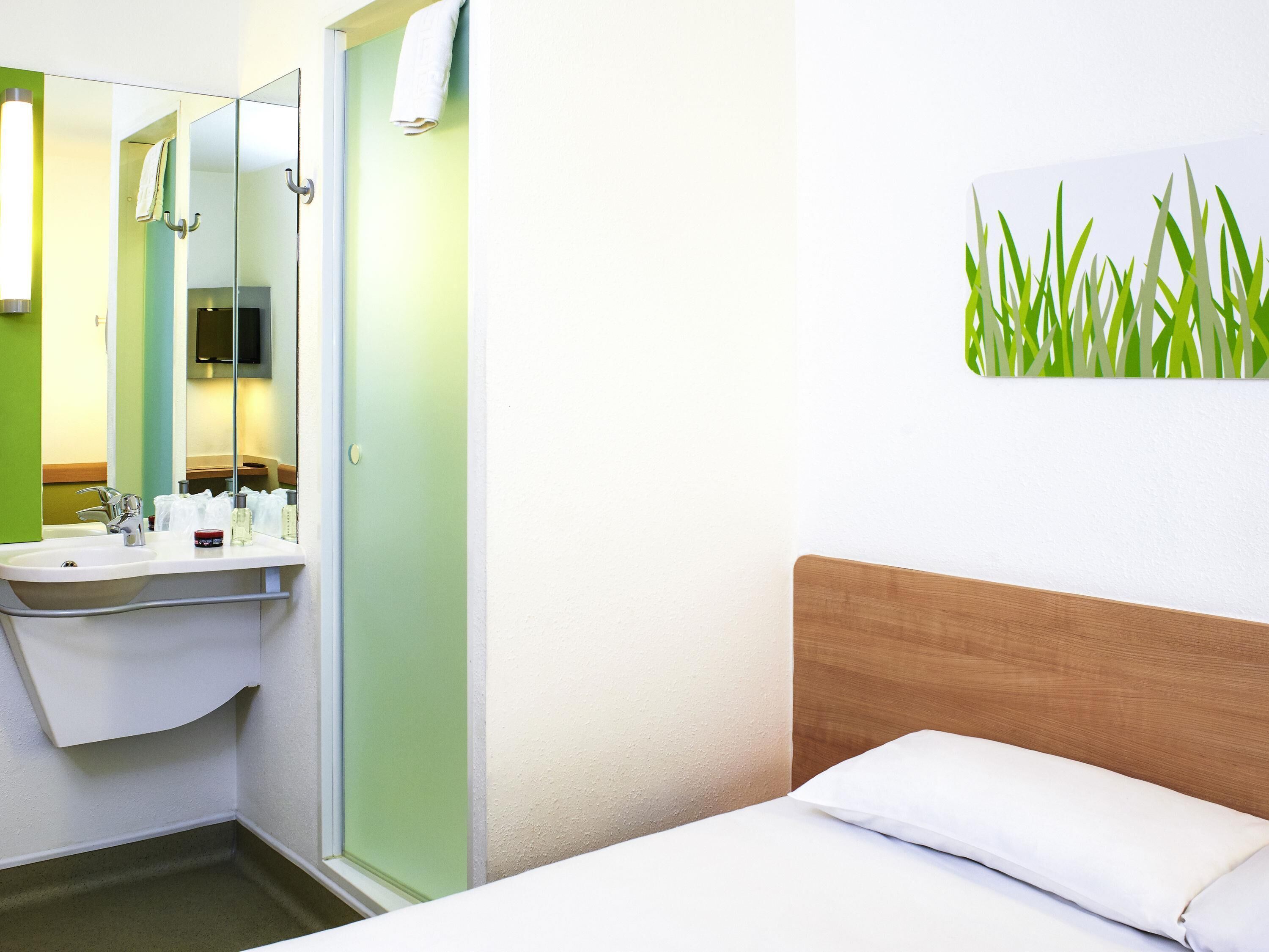 Habitación doble, 1 cama matrimonial | Escritorio, wifi gratis y ropa de cama 