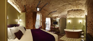 Townhouse Apartment | Egyptian cotton sheets, in-room safe, soundproofing, iron/ironing board